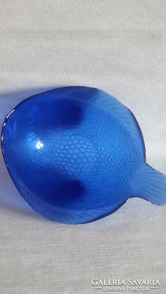Gyönyörű hal formájú mély tálaló kék üvegből