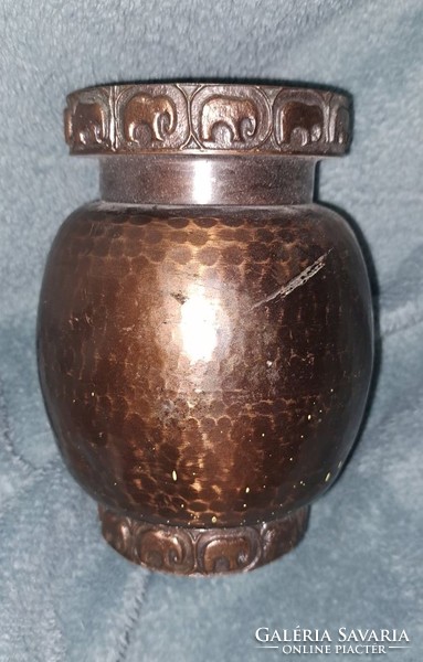 Horpadt tevan Margit style bronze vase.
