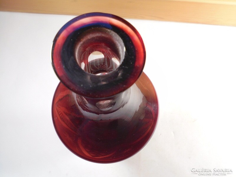 Old retro burgundy colored polished crystal vase center table - height: 26 cm