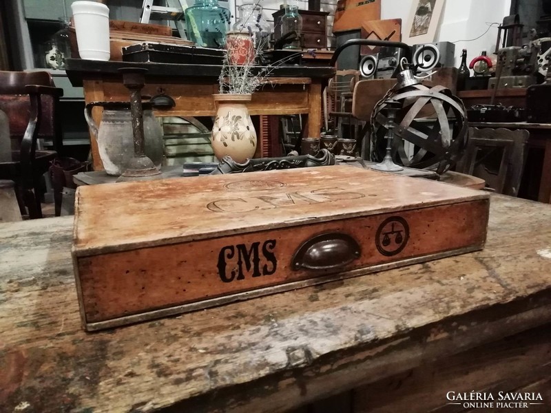 Cérnás doboz, selyemcérna tartó C.M.S. márkájú termékek szatócsbolti tárolója, felújítva