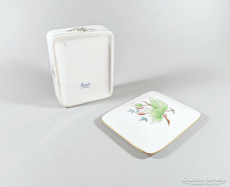 Herend, box with rosehip Hecsedli pattern, hand-painted porcelain, flawless! (J322)