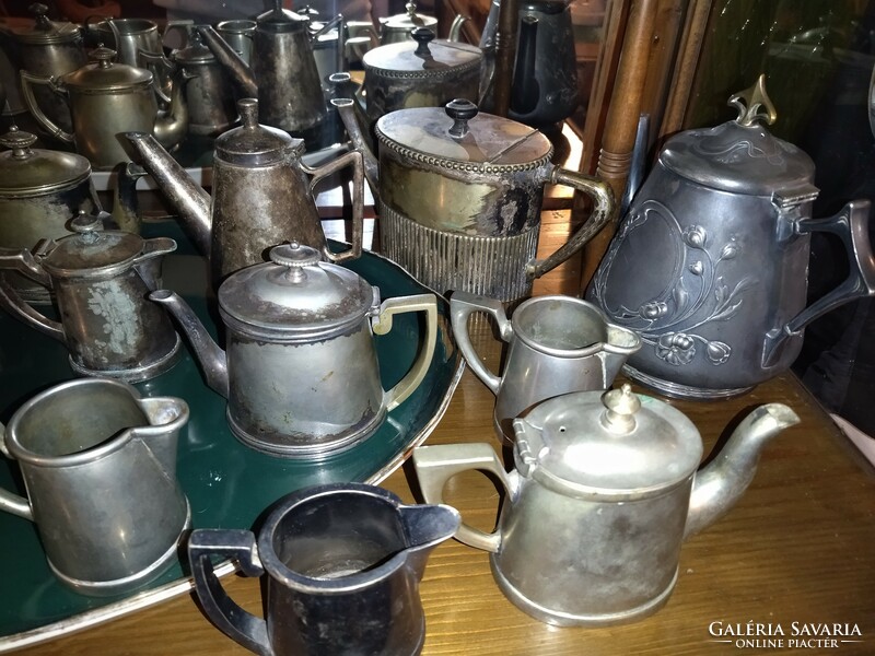 Végkiárusítás! Antik, jelzett, kávéházi tejszín és tea kiöntő gyűjtemény egyben eladó 19 db
