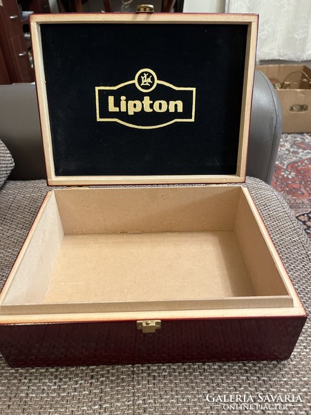 Lipton wooden tea box, very rare. 28 x 21 x 9.5 cm.