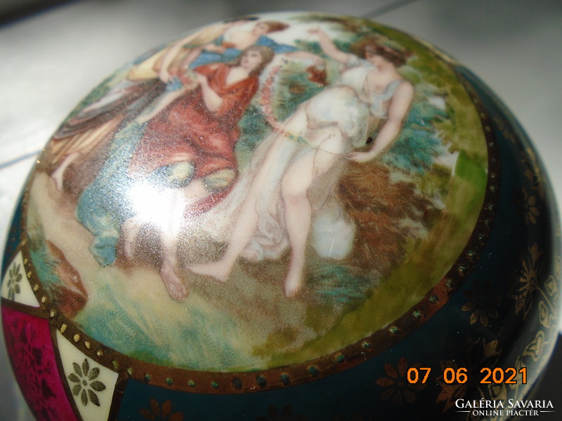 Bonbonier marked with Altwien hand-painted gold flowers and a mythological scene is only a lid