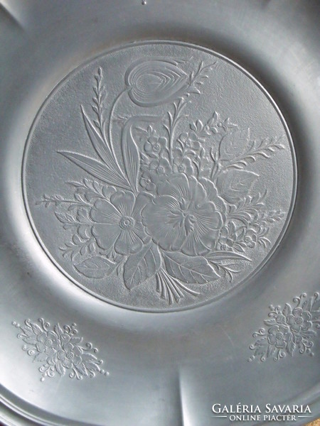 Tre-effe large (31.5cm) flower pattern pewter / cin wall plate / wall decoration