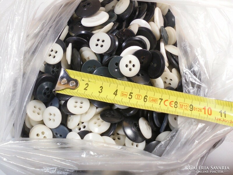 Retro old plastic clothes button buttons button collection in black and white colors - approx. 900 Pcs