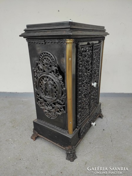 Antique iron stove elegant large iron with engraved cast iron decoration 615 6562
