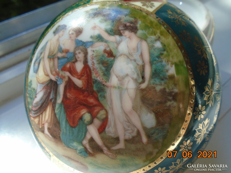 Bonbonier marked with Altwien hand-painted gold flowers and a mythological scene is only a lid