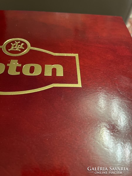 Lipton wooden tea box, very rare. 28 x 21 x 9.5 cm.