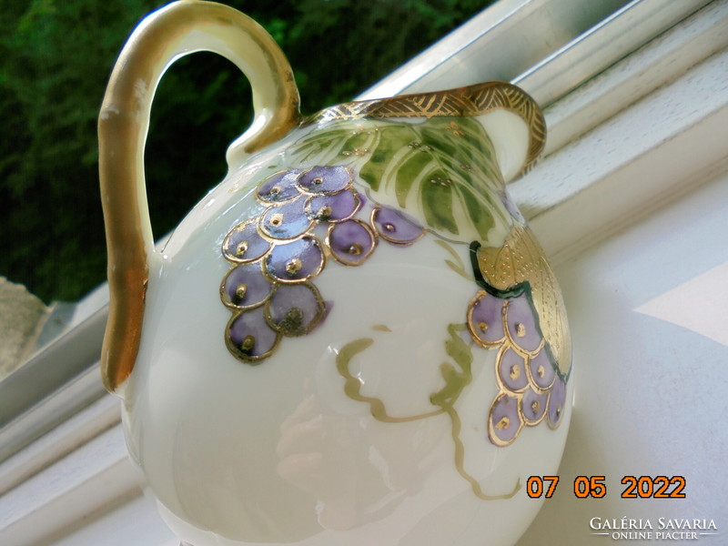 Gold Enamel Hand Painted Mythical Giant Kyoho Grape Pattern and Life Portrait Japanese Cream Spout