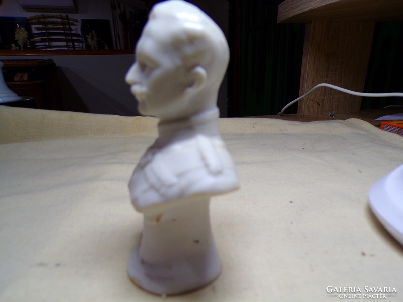 Porcelain bust of Emperor William