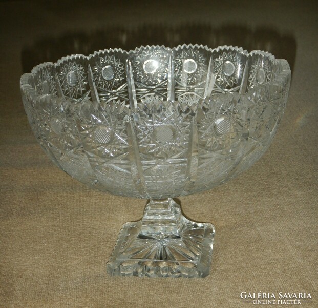 Base, polished crystal bowl