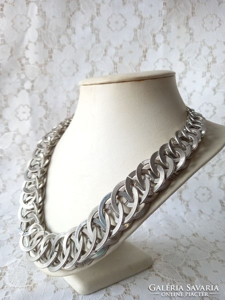 Vastag, látványos ezüst színű nyaklánc