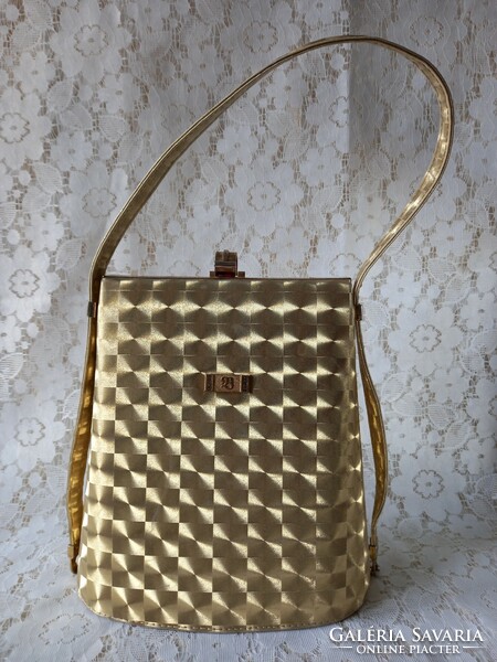 Gyönyörű arany színű Castella olasz táska