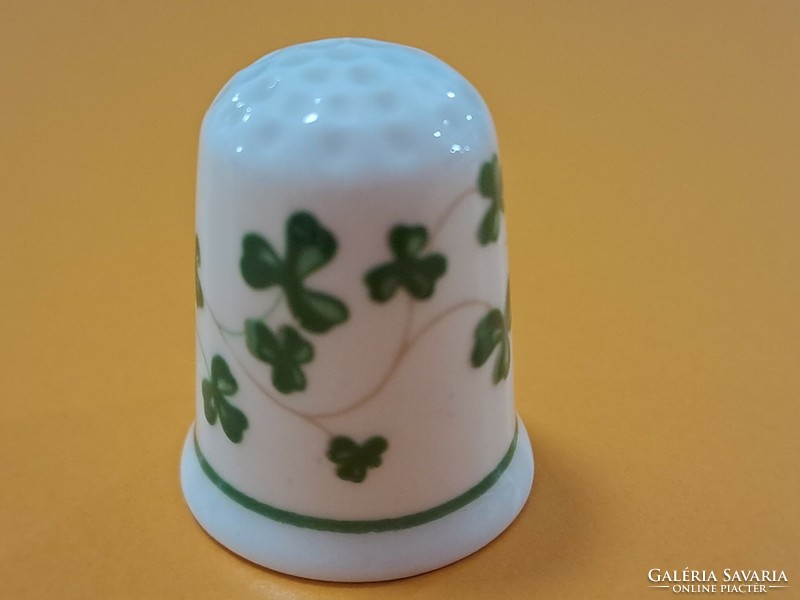 Szerencsehozó angol jelzett porcelán gyűszű lóhere lóherés Queen s fine bone China Made in England
