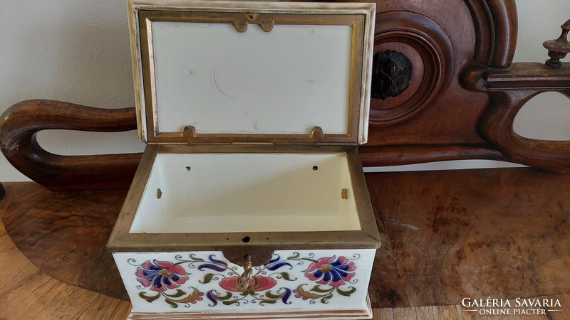 Zsolnay family sealed jewelry box