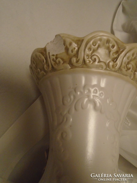 Beautiful antique beautifully crafted capodi monte vase