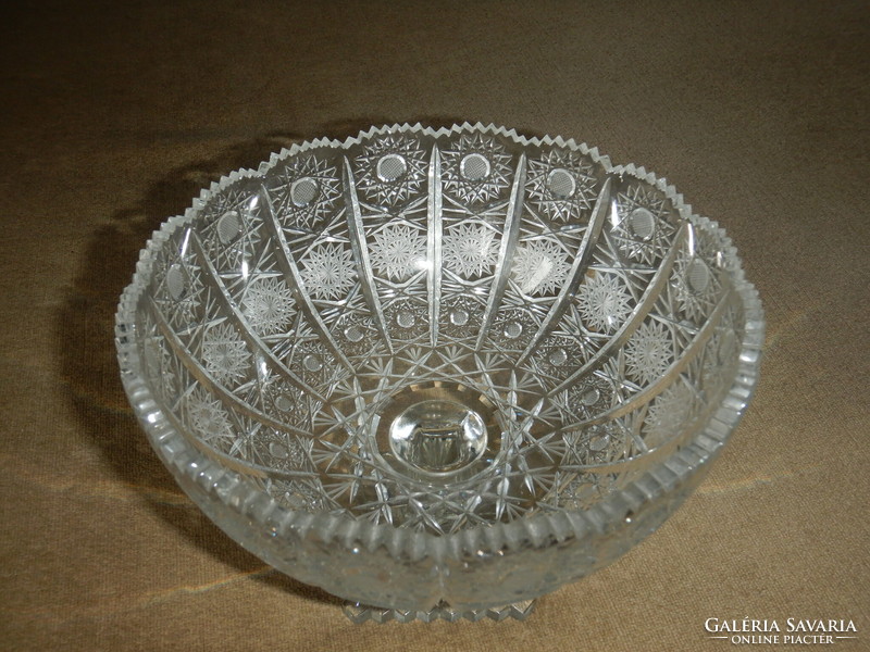 Base, polished crystal bowl