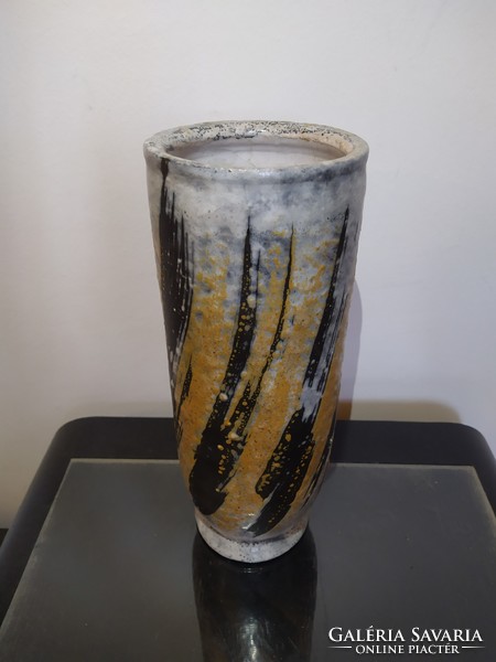Gorka Lívia tigriscsíkos váza