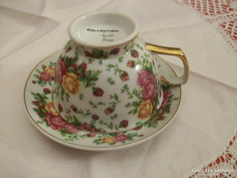 Szép aranyozott fülű és szélű porcelán teás csésze 2 db. alátéttel