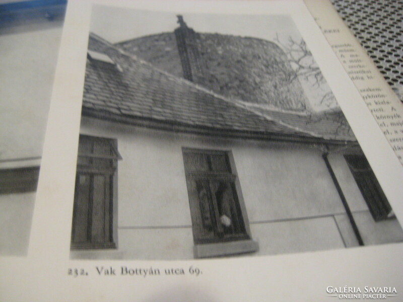 Cityscapes and monuments of Pécs 1966. 200 Oldaon, written by Dercsényi-pogány-szentkirályi