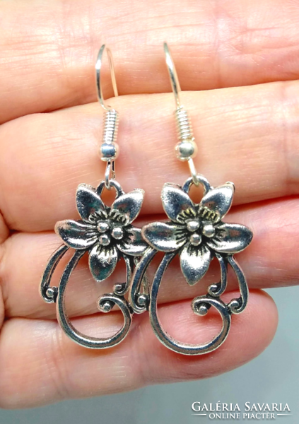 Silver-plated flower earrings 163