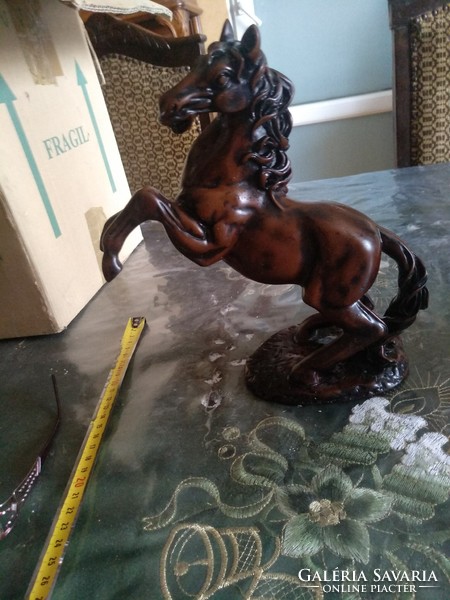 Horse statue, large size, heavy, negotiable