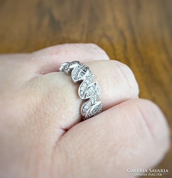 Pretty, thick silver ring with glasses