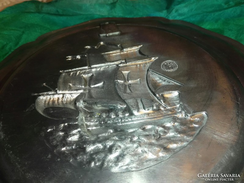 Ón fali tányér,közepén 3D vitorlás hajó!