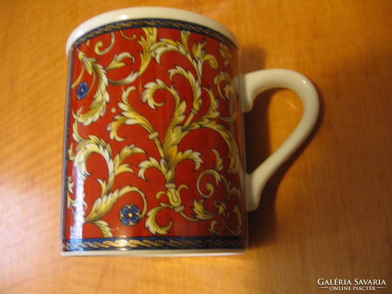 Japanese mug with baroque pattern