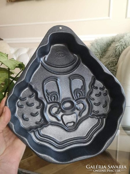 Baking tin, big clown shape, Teflon, nice condition