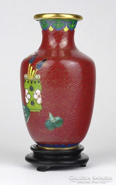 1L959 old oriental fire enamel vase on a wooden plinth 12 cm