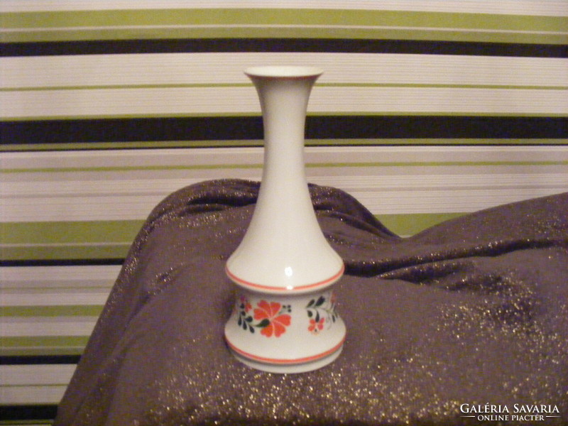 Hollóháza vase, with a folk motif