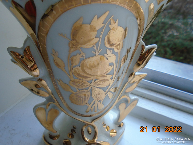 Limoges opulens kézzel festett arany rózsacsokorral,plasztikus aranyozott virágokkal legyező váza