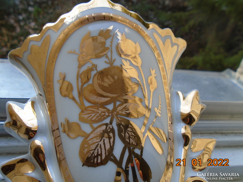 Limoges opulens hand-painted vase with a bouquet of golden roses and plastic gilded flowers