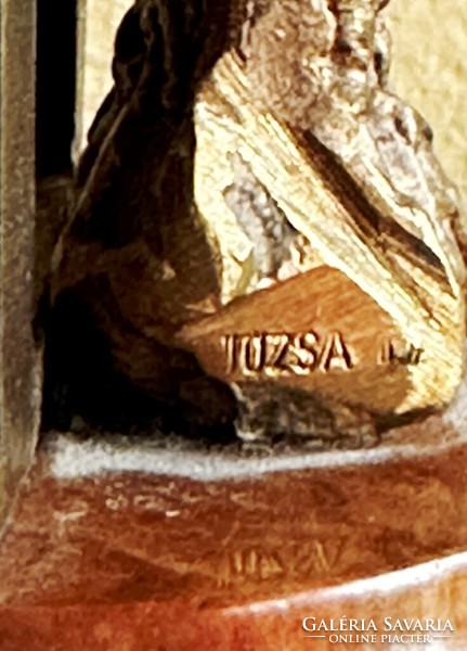 Józsa Lajos (1944-)Kapuban álló (bronz kisplasztika)