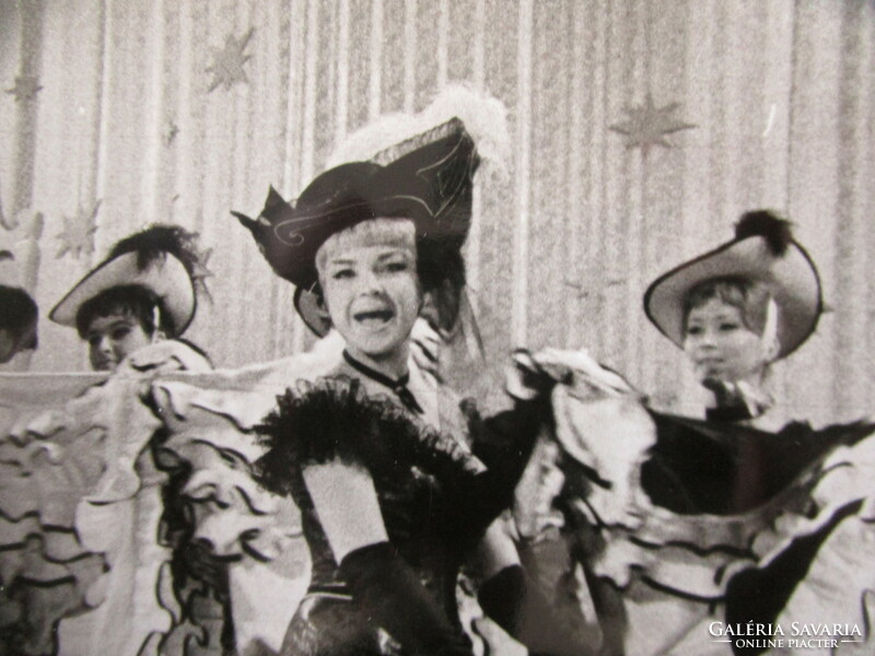Erzsébet Házy actress prima donna opera singer the money maker film 1964 as Orpheum dancer