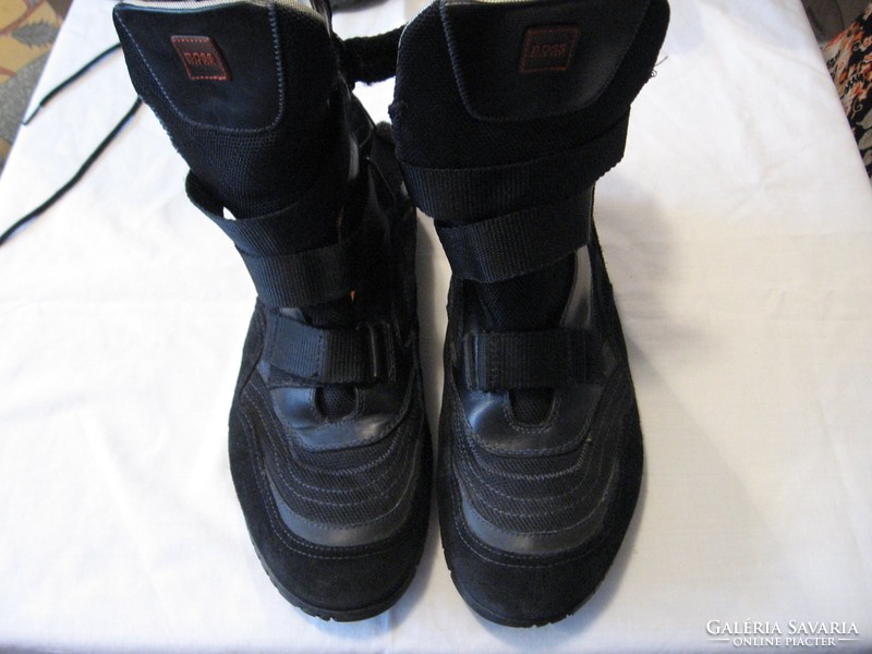 Hugo boss black cleated (boxing?) sports shoes size 42
