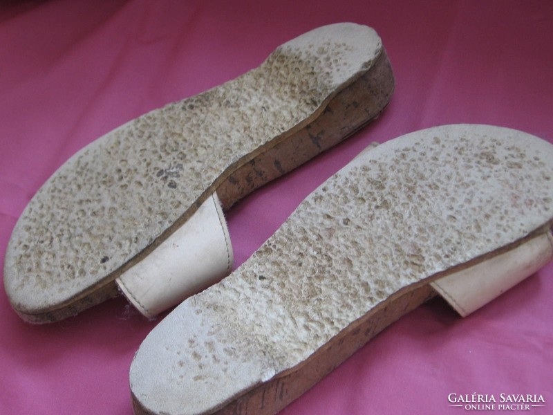 Collectible retro medical slippers