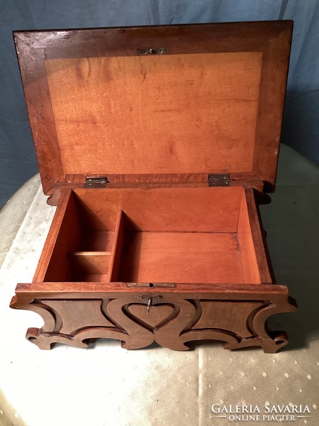 Art Nouveau jewelry gift box 34x23x16cm. A gift of love.