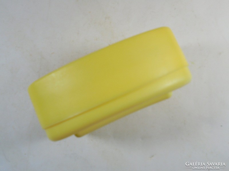 Retro yellow plastic lockable travel soap dish soap holder - from the 1970s
