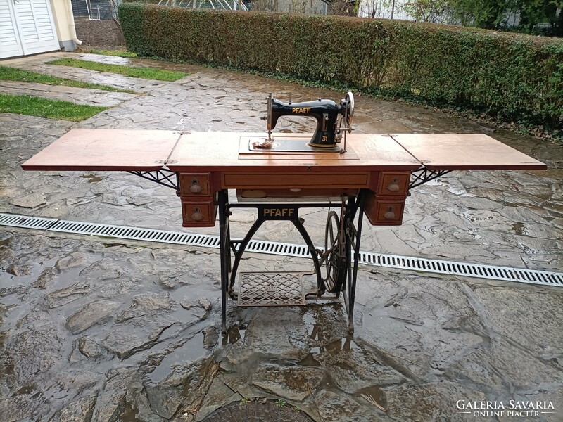 Pfaff antique sewing machine with many drawers