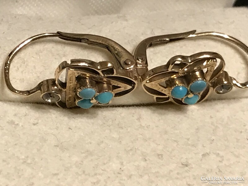 Antique gold earrings with turquoise