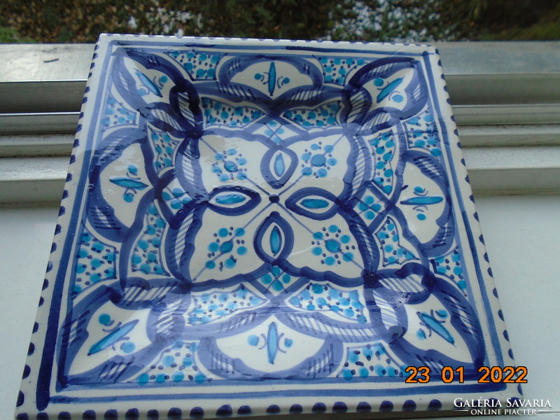 Kézzel festett kék türkizkék Marokkói mintavilággal dísztál