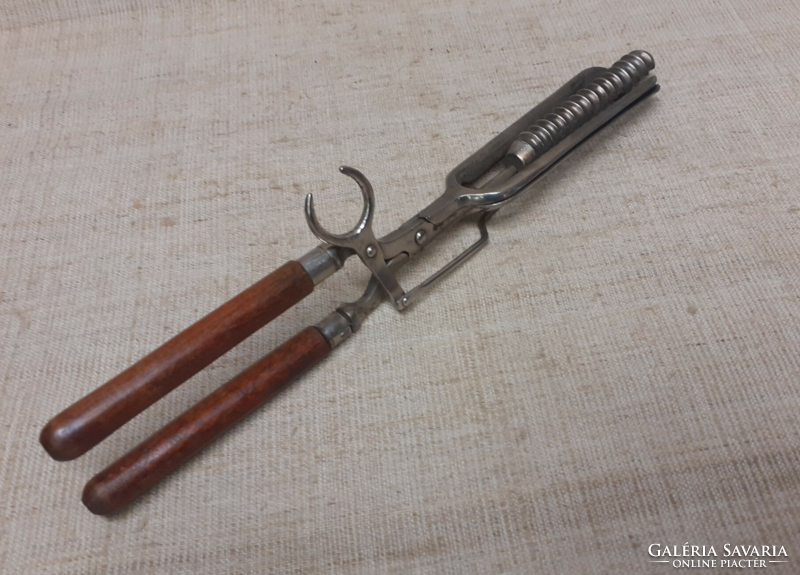 Antique marked drgm curling iron