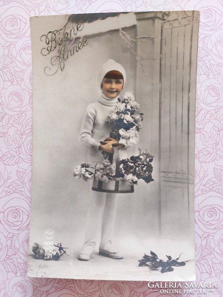 Régi képeslap újévi fotó levelezőlap kislány virágok