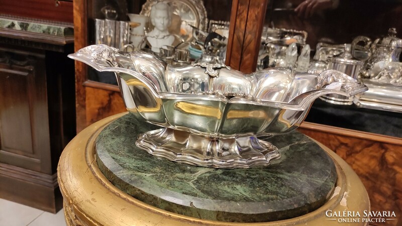 Art deco silver pedestal table in the middle. Fruit holder. Csolnak shape with flower decoration.