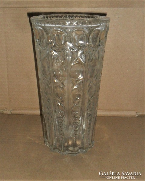 Retro glass vase 19 cm high.