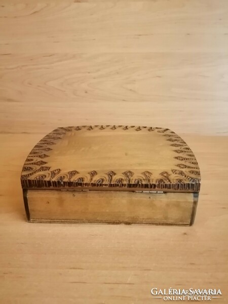 Burnt pattern retro wooden box (20 / d)