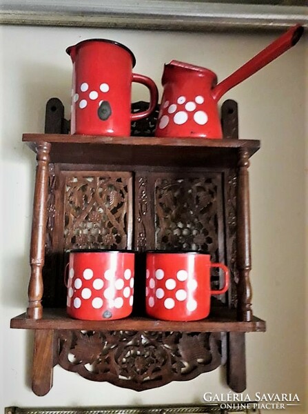 Wall shelf, mug with enameled dots.